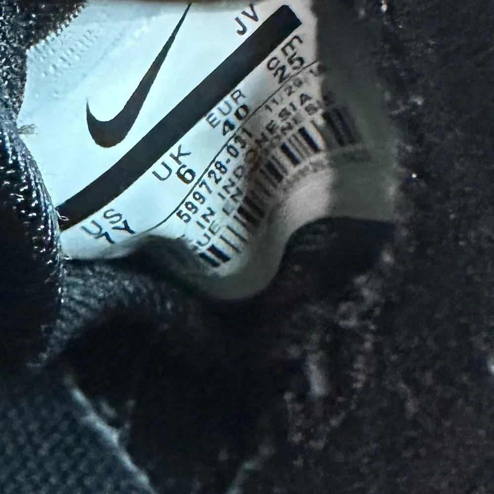 Used Nike Black Sneakers Sz.7y